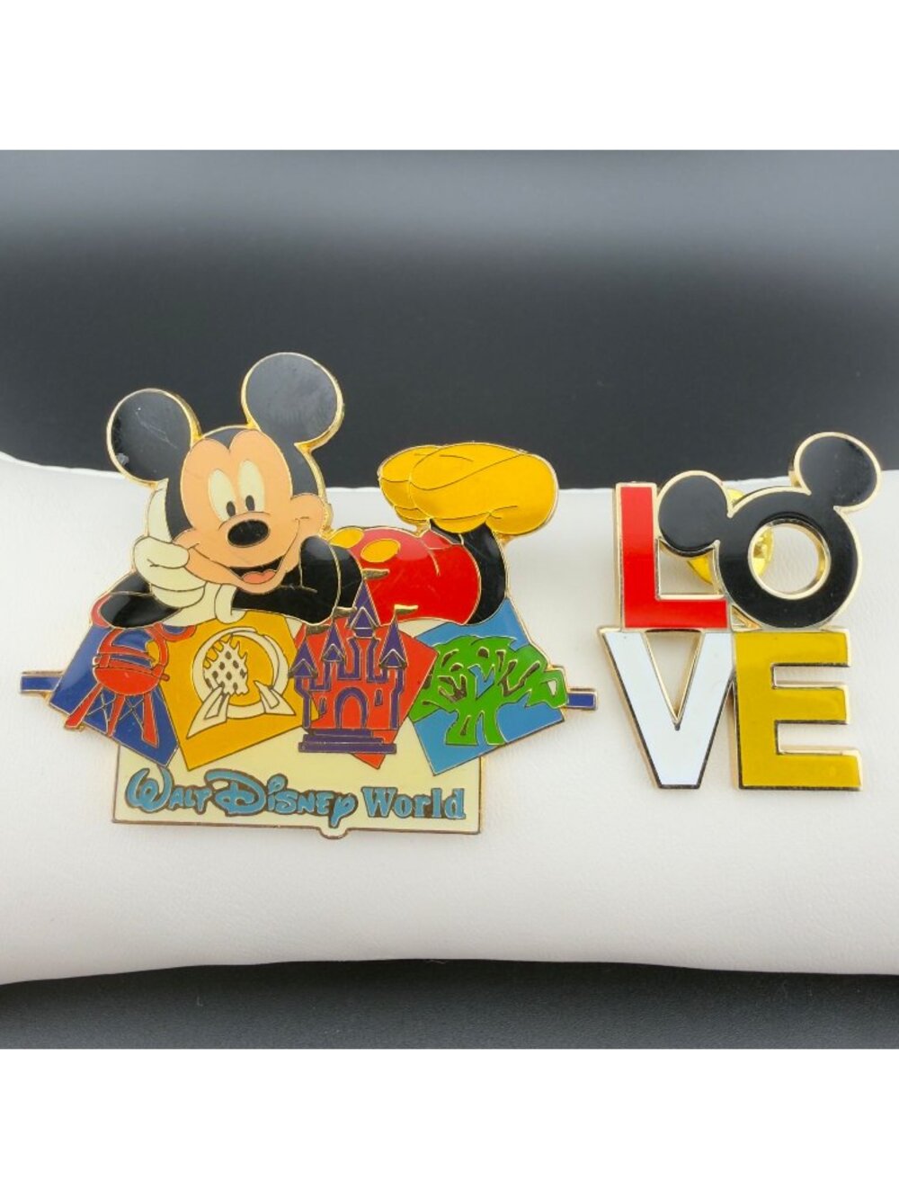 Disney Mickey Mouse World Love Pin Set Gold Tone Enamel 2000 Celebration